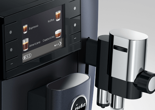 Zestawienie różnych rodzajów stojących na blacie, w tle ekpress firmy Jura E8